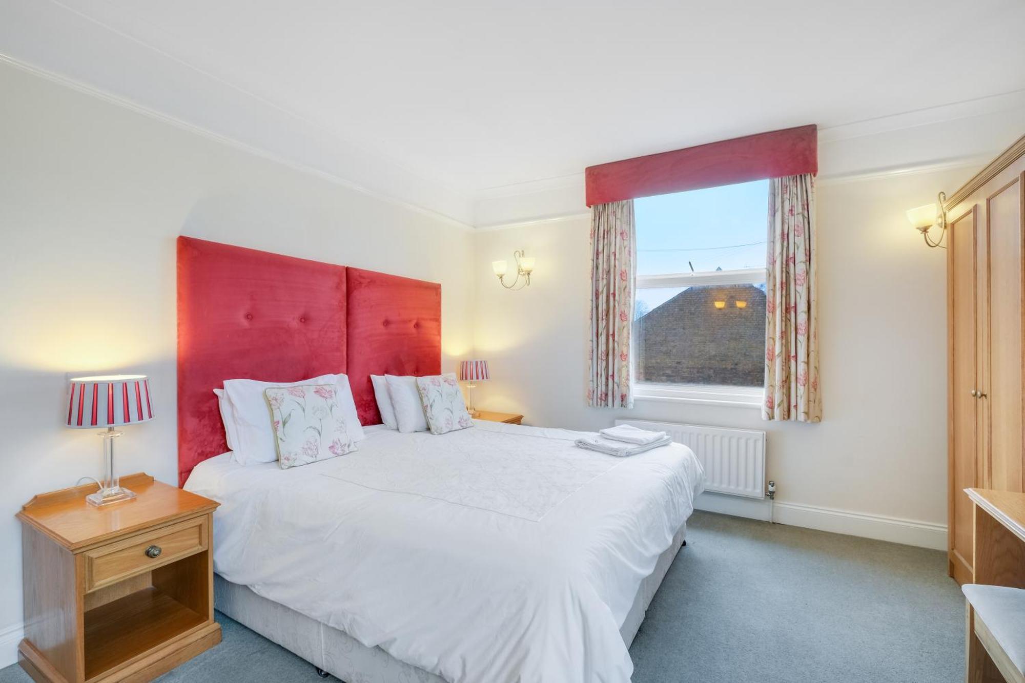 Charles House - Castle 4*