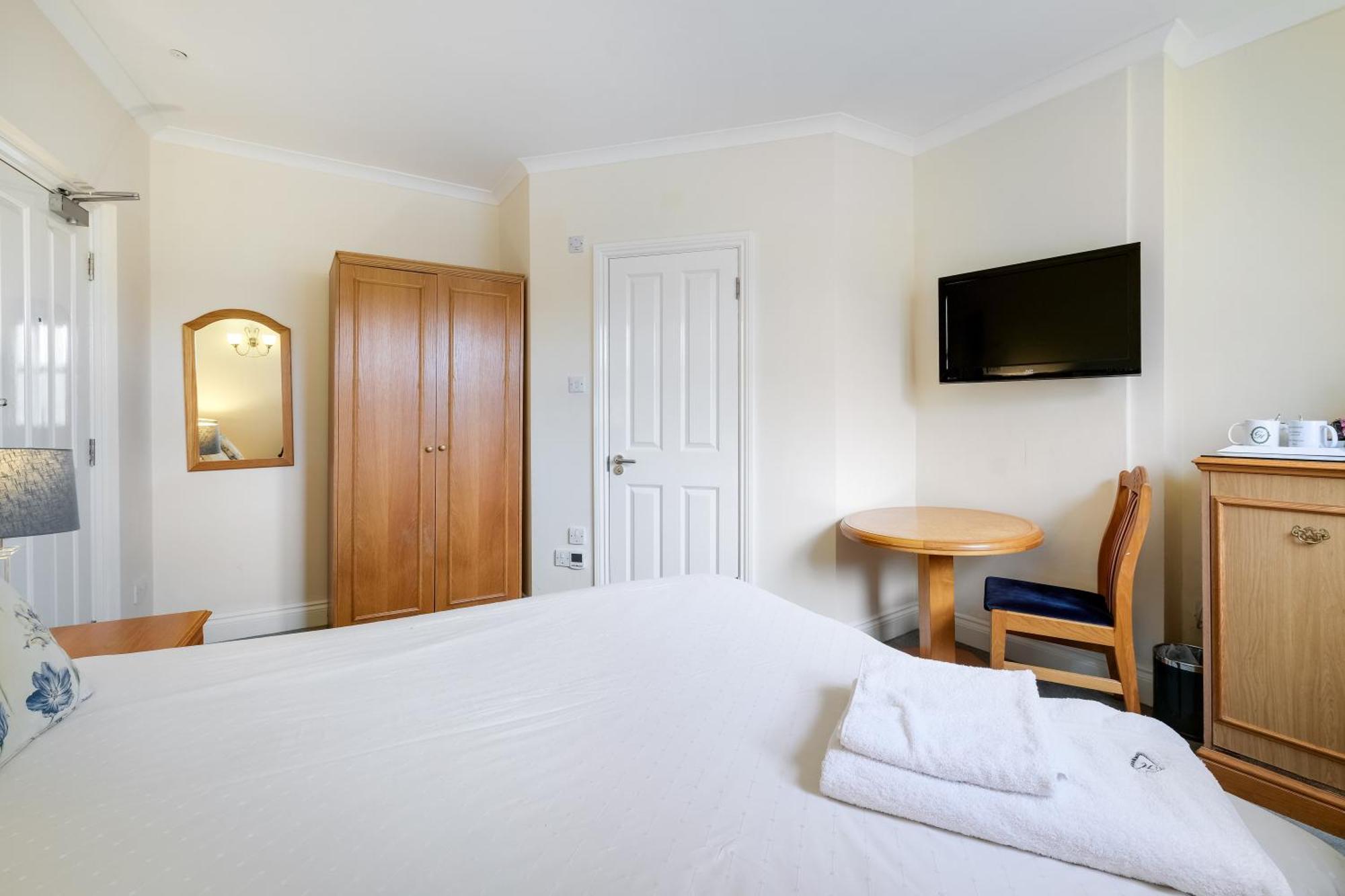 Charles House - Castle Guest house 4*
