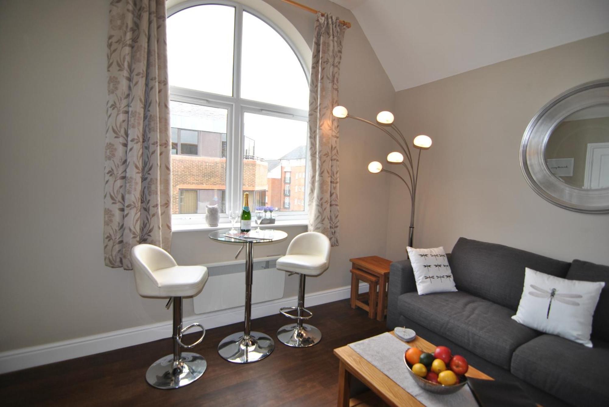 Lord Raglan House One Bedroom With Parking Windsor