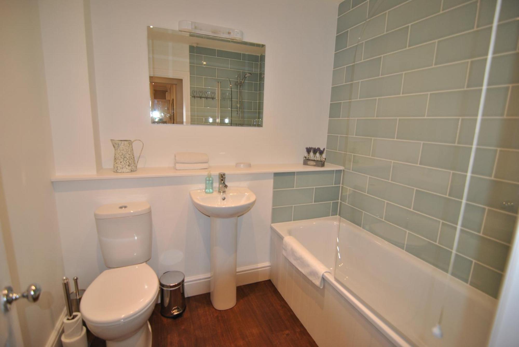 Lord Raglan House One Bedroom With Parking Apartment *