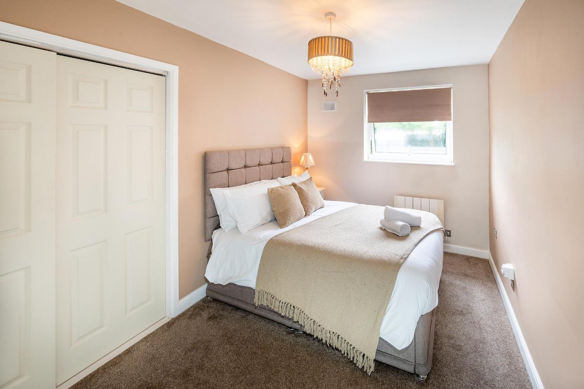 Apartment La Casa - Spacious Ground Floor 2-bedroom With Free Parking