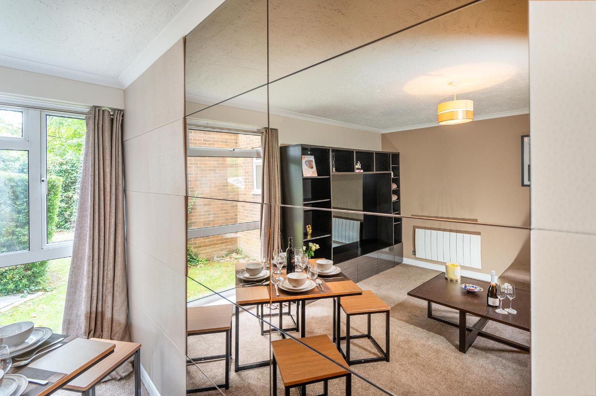 Apartment La Casa - Spacious Ground Floor 2-bedroom With Free Parking Windsor