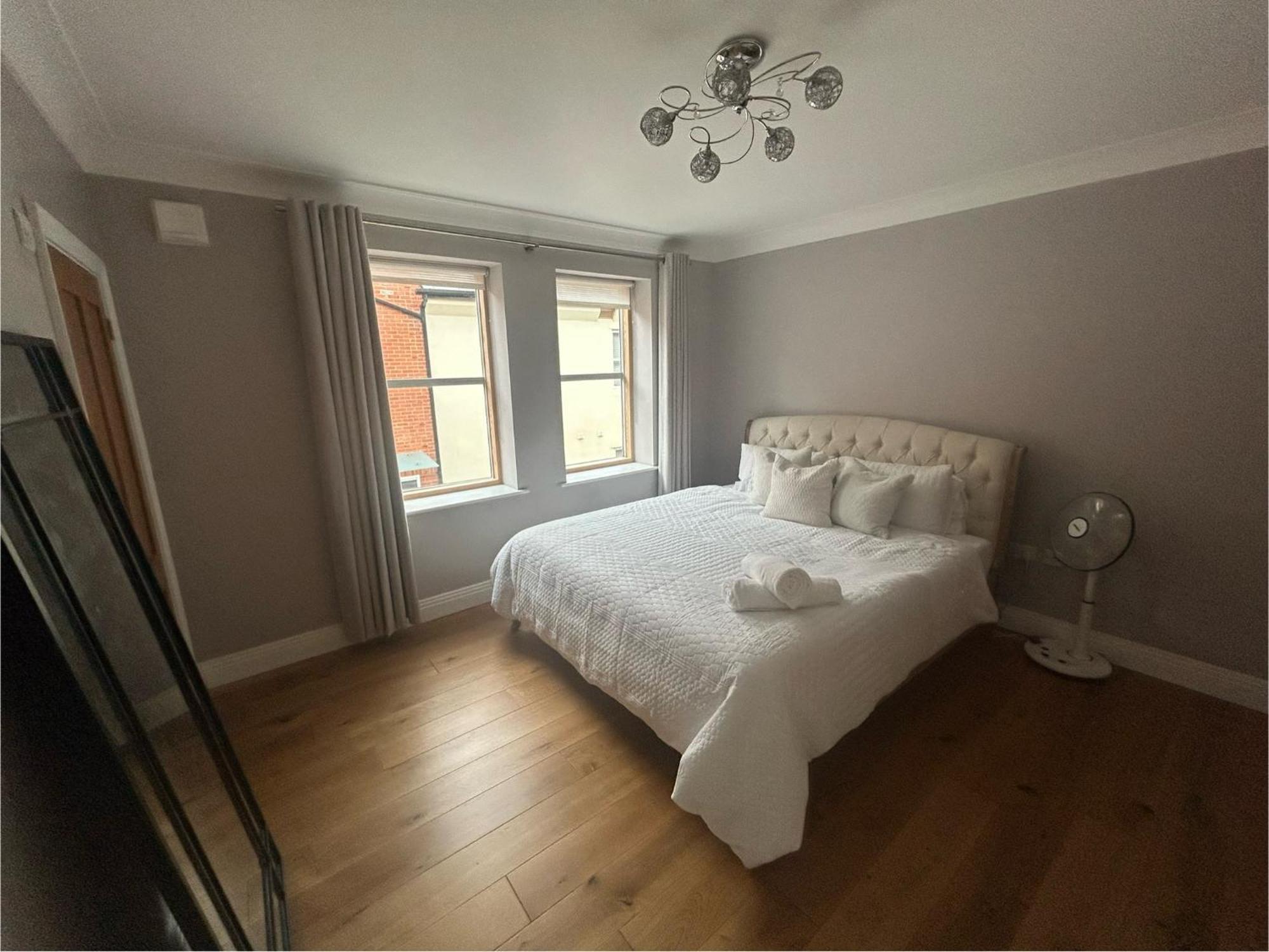 Royal Super King Ensuite - Free Parking *