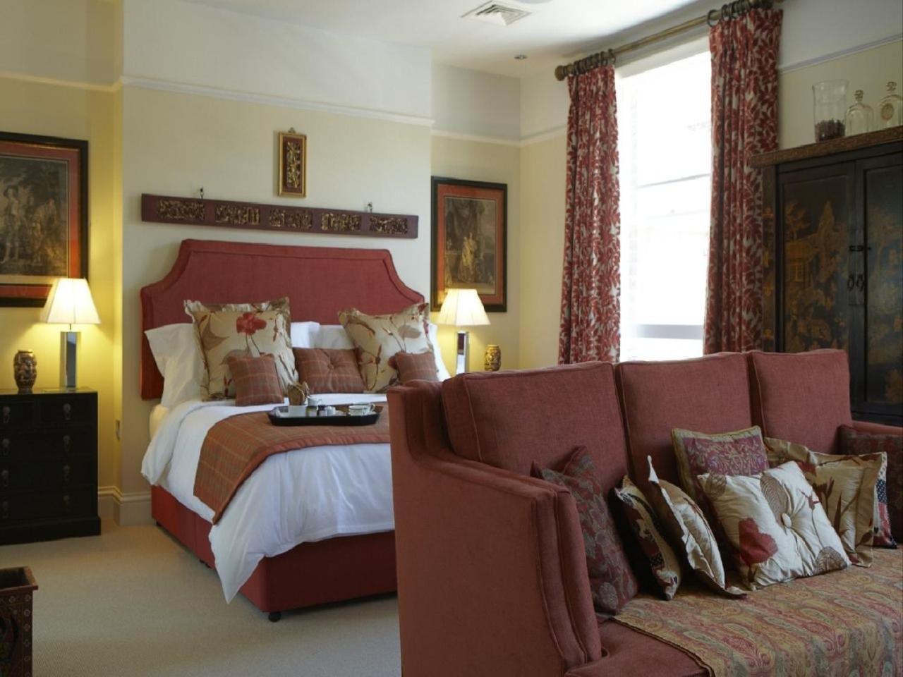 Gilbey's Bar, Restaurant & Townhouse Bed & Breakfast 5*