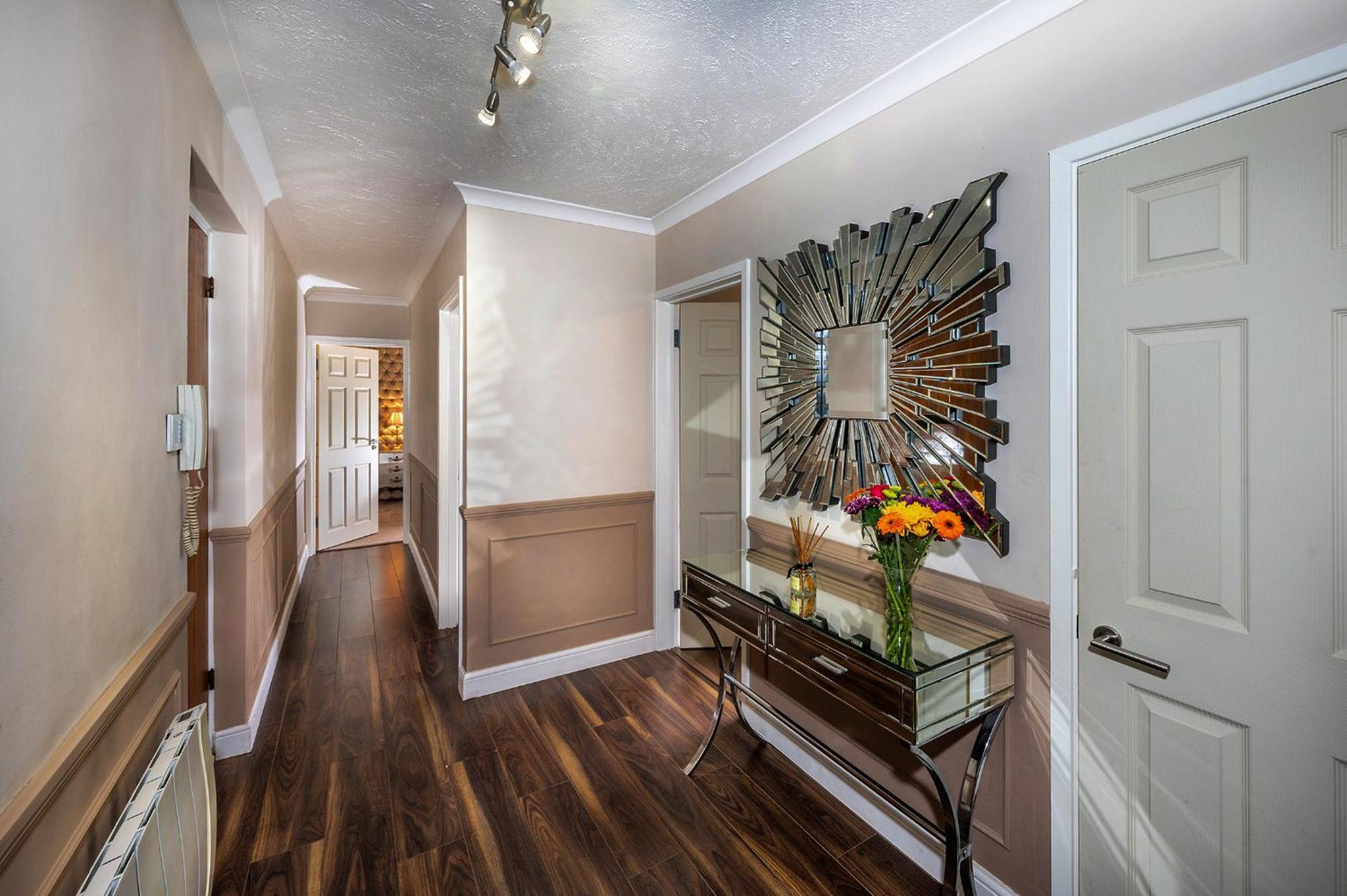 La Casa - Spacious Ground Floor 2-bedroom With Free Parking Windsor