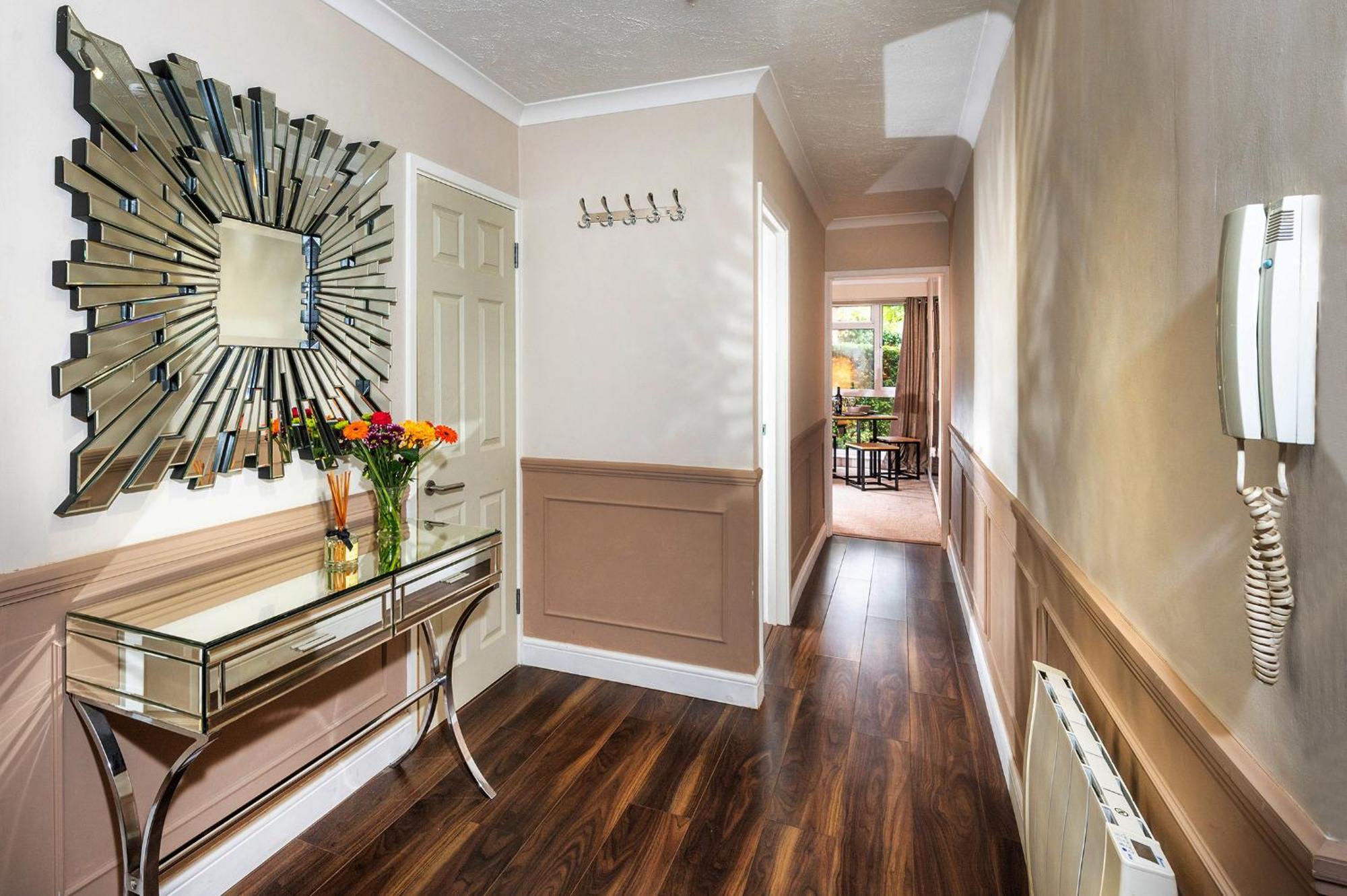 La Casa - Spacious Ground Floor 2-bedroom With Free Parking * Windsor