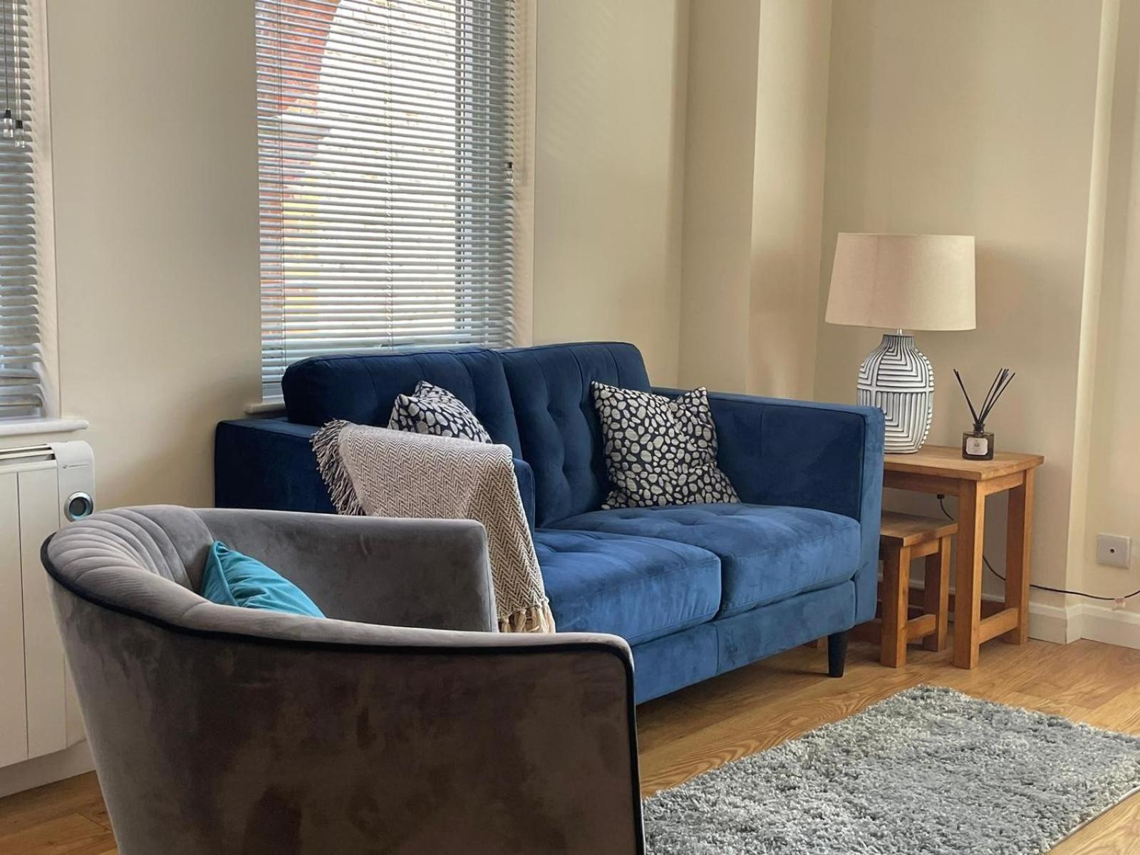 Apartment The Courtyard 2 Bedroom Apartments In Central Windsor With Parking
