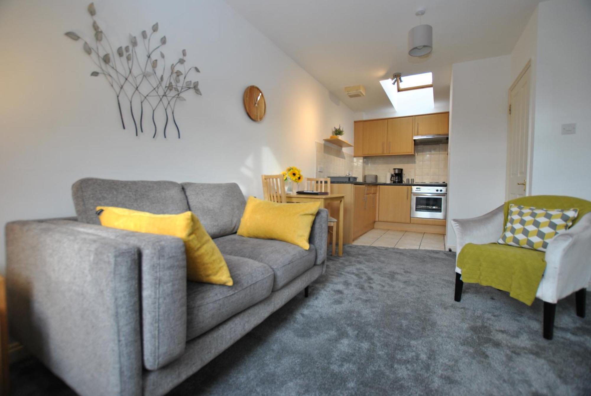 Alexandra Court One Bedroom Central Windsor Flats With Parking *