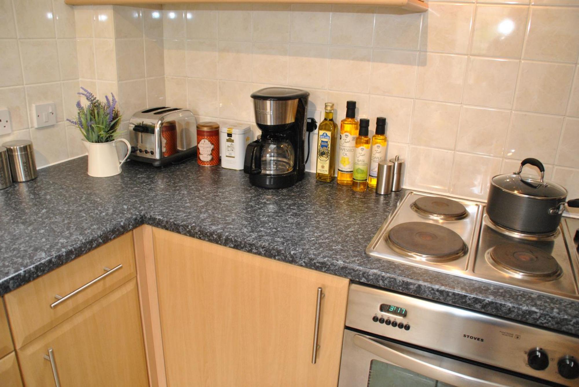 Alexandra Court One Bedroom Central Windsor Flats With Parking Apartment *