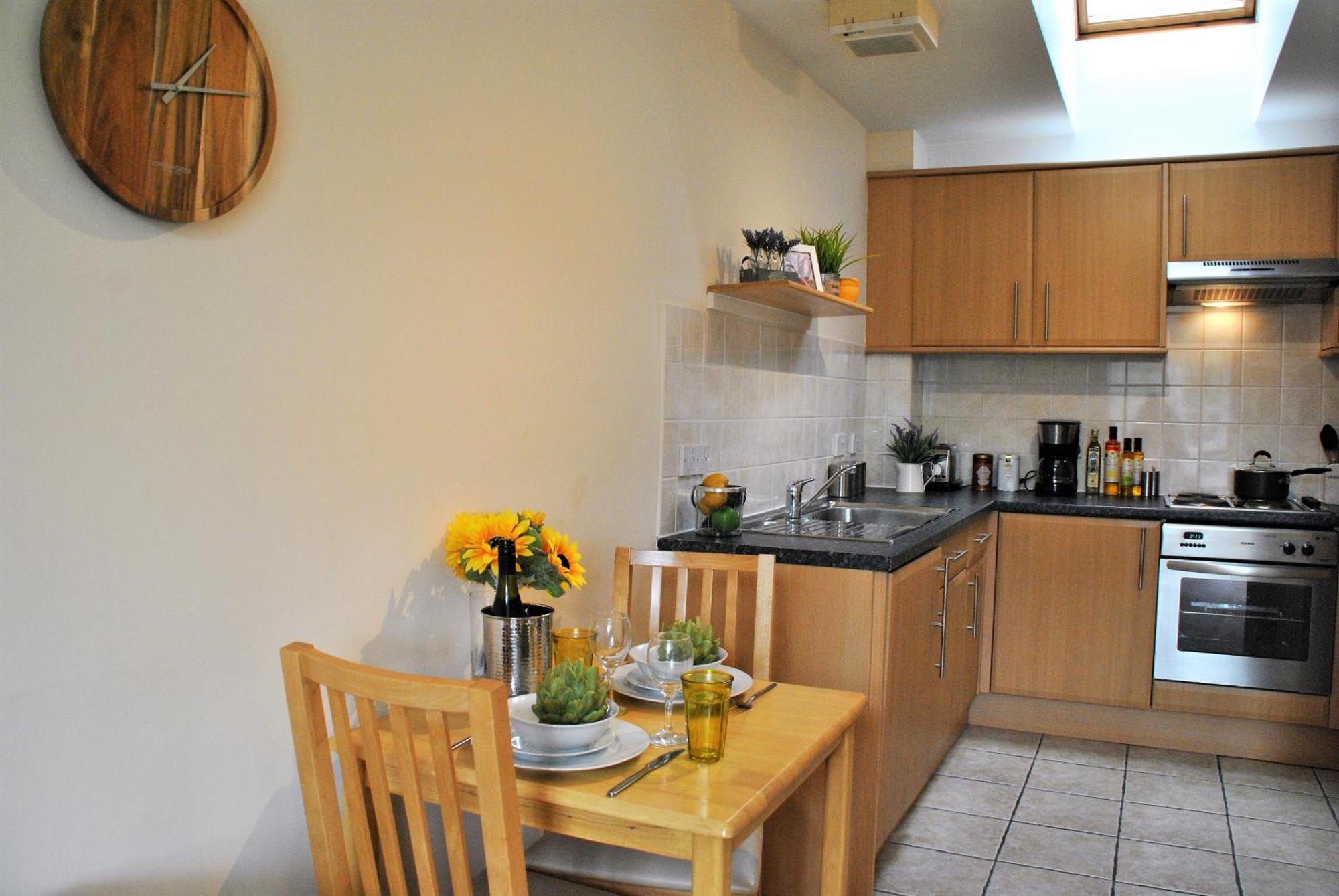 Apartment Alexandra Court One Bedroom Central Windsor Flats With Parking *