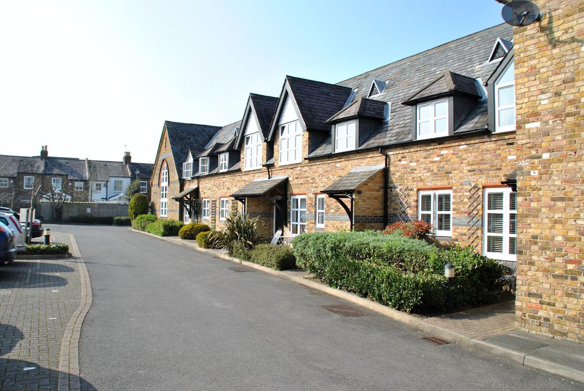 Apartment Alexandra Court One Bedroom Central Windsor Flats With Parking Windsor