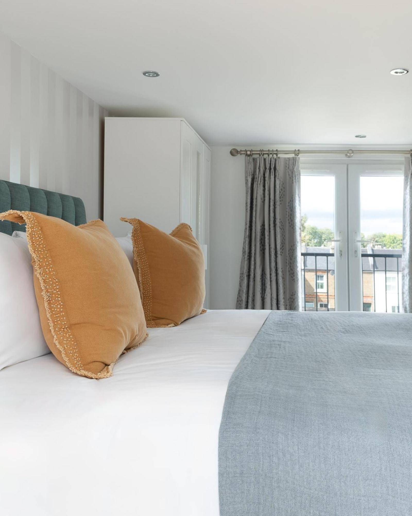 Luxury Family In With Large Garden, Games Room, Office, Parking & Pet-friendly * Windsor