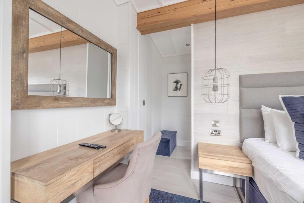 Luxury With Hot Tub In Marina