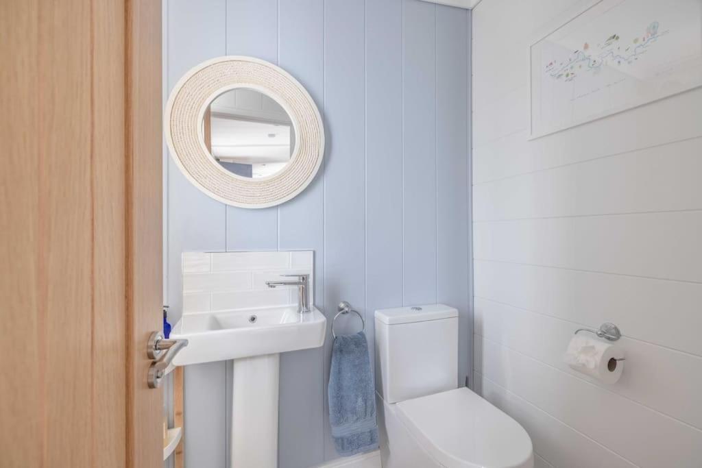 Luxury With Hot Tub In Marina Holiday home Windsor