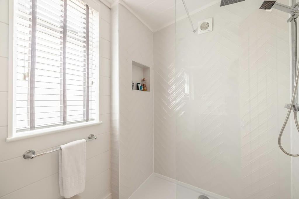 Luxury With Hot Tub In Marina * Windsor