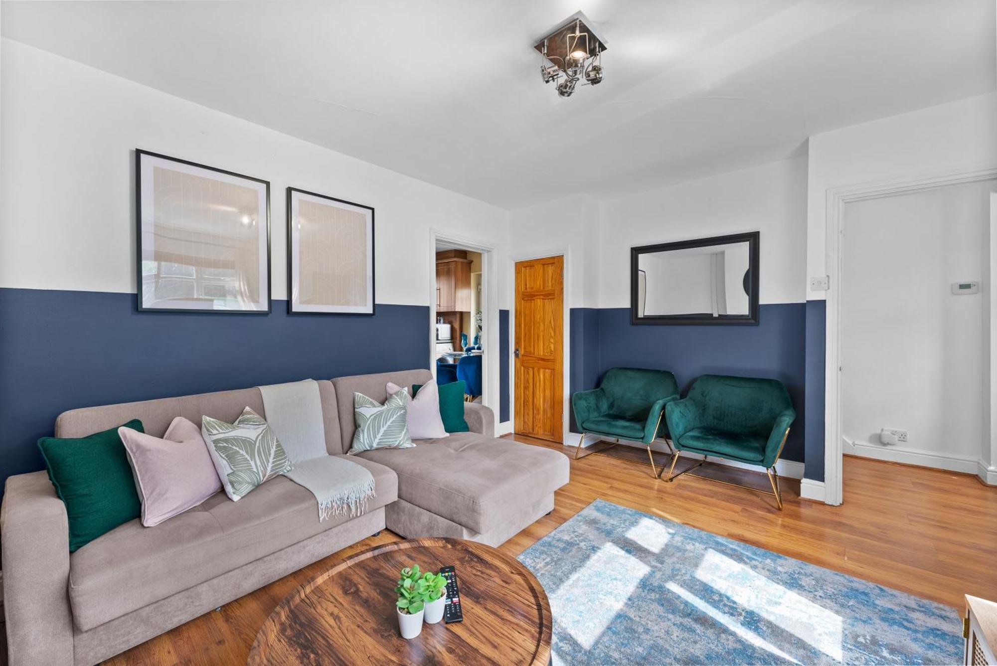 Charming 3 Bedroom House In The Heart Of Windsor Holiday home
