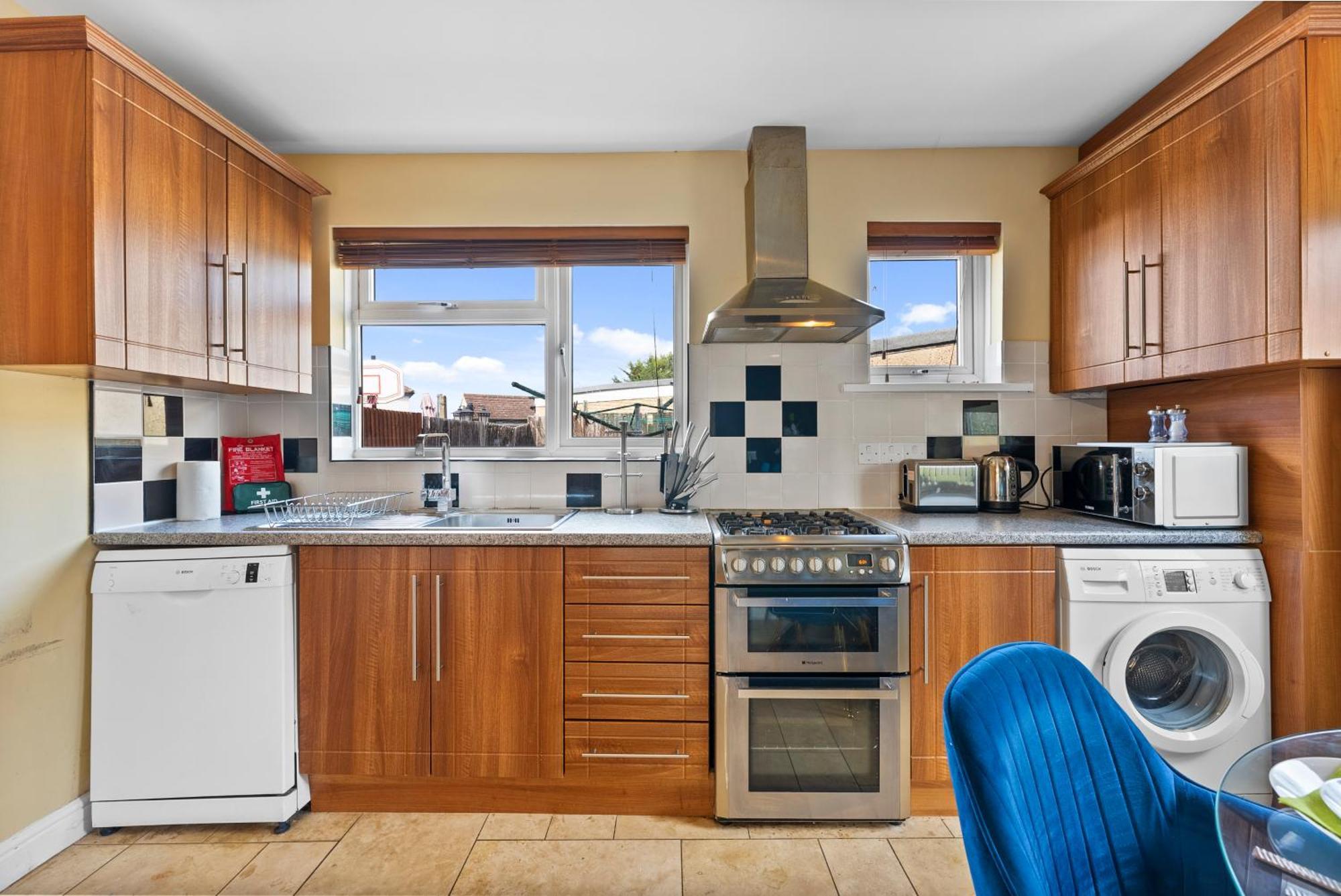 Charming 3 Bedroom House In The Heart Of Windsor Holiday home