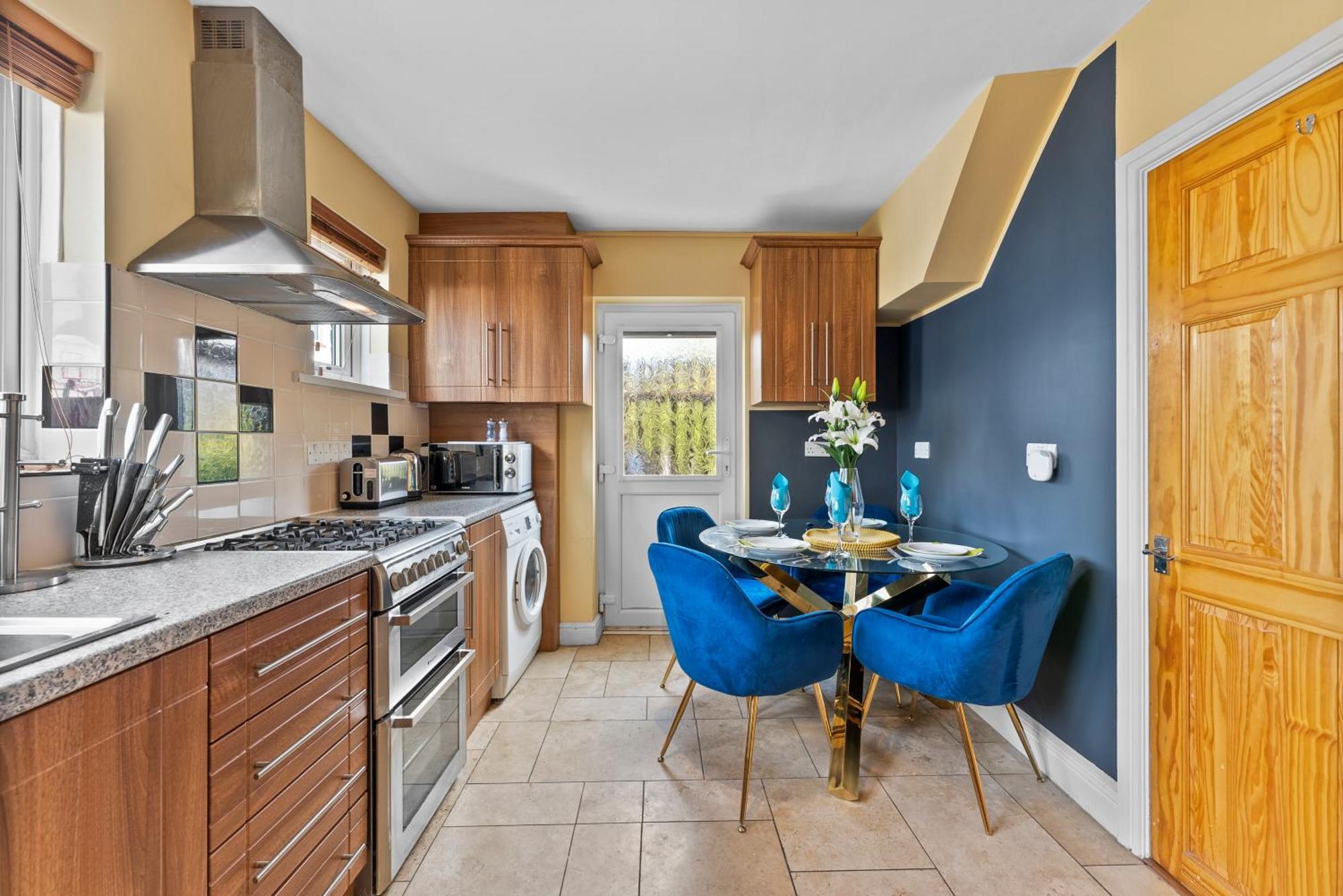 Charming 3 Bedroom House In The Heart Of Windsor Holiday home *