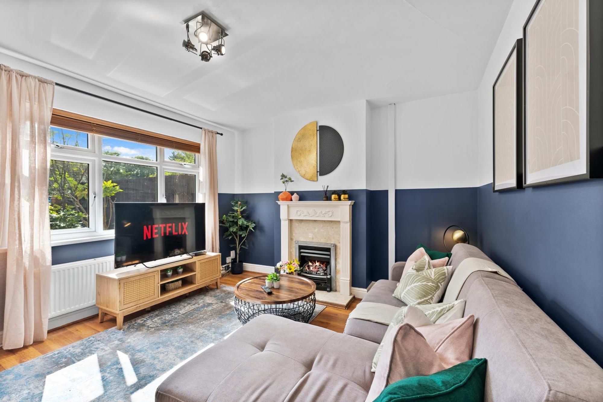 Charming 3 Bedroom House In The Heart Of Windsor Windsor