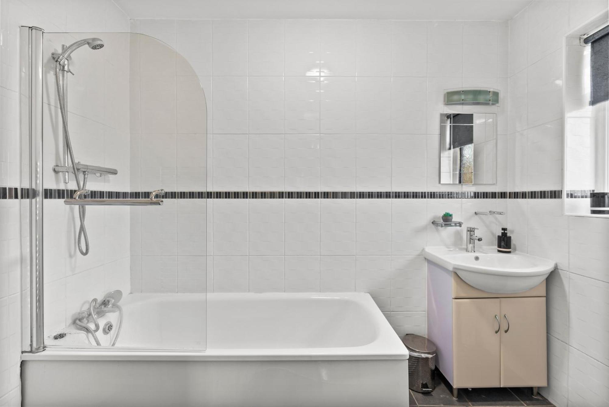 Charming 3 Bedroom House In The Heart Of Windsor Holiday home