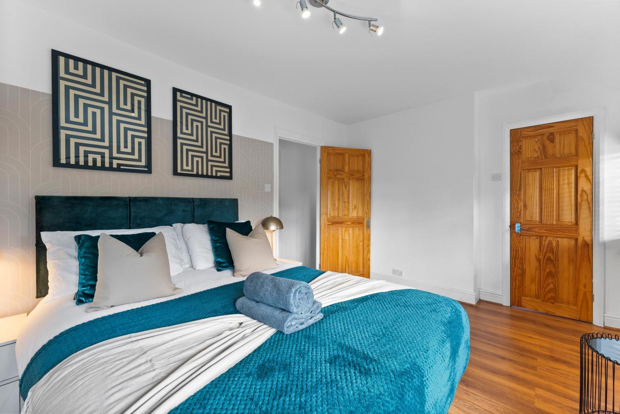 Charming 3 Bedroom House In The Heart Of Windsor *