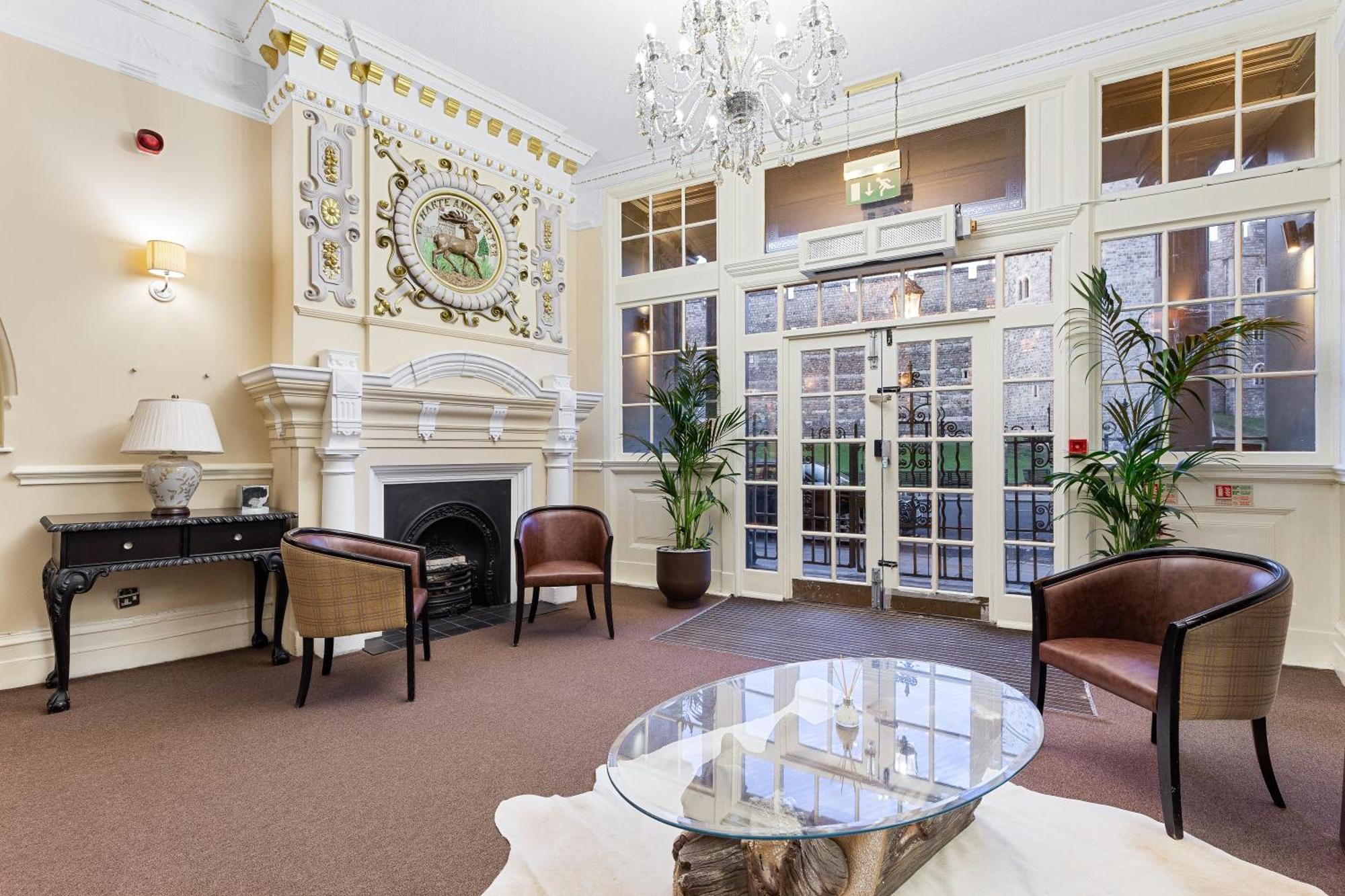 Harte & Garter * Windsor