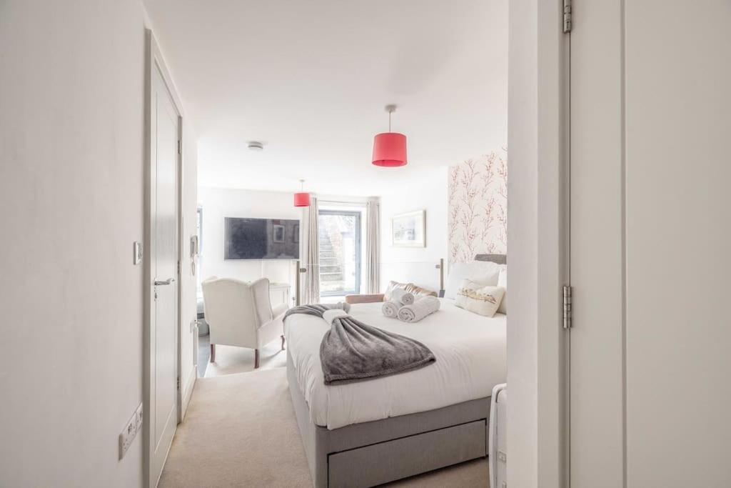 Stylish 1br, 2-min Walk To Castle Windsor