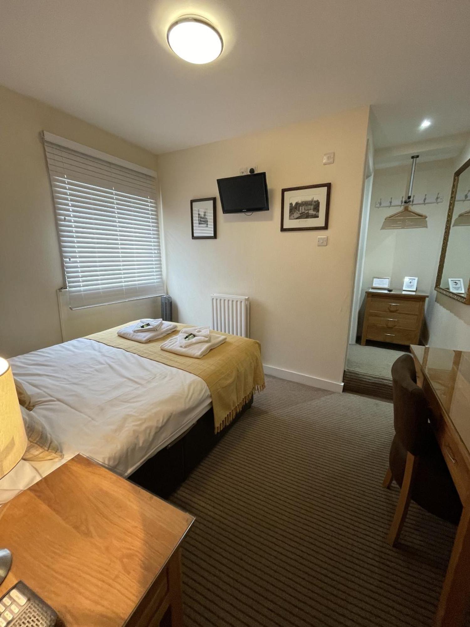 The Trooper Pub & 3* Windsor