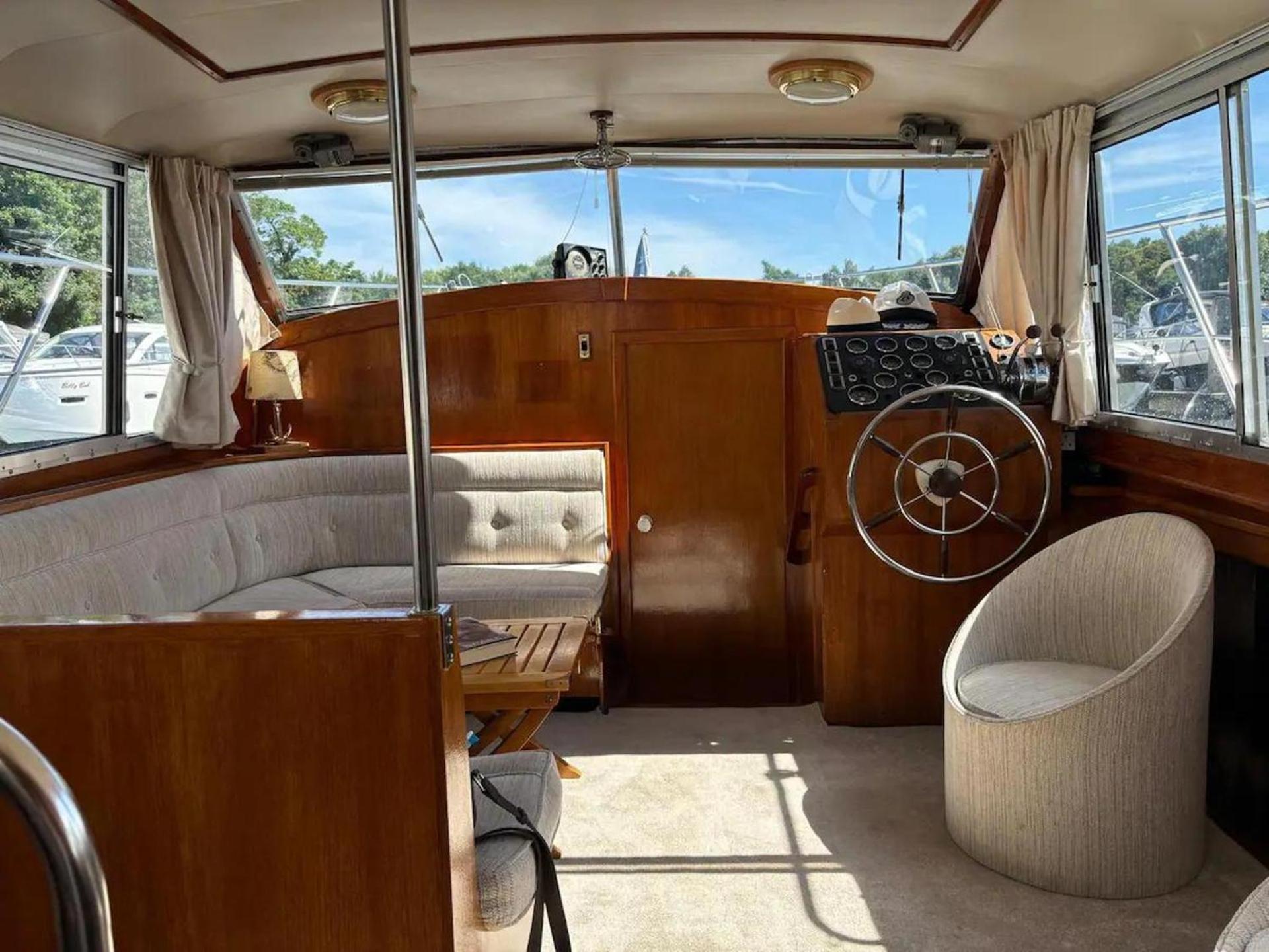 Holiday home Riverside Boat Retreat On The River Thames