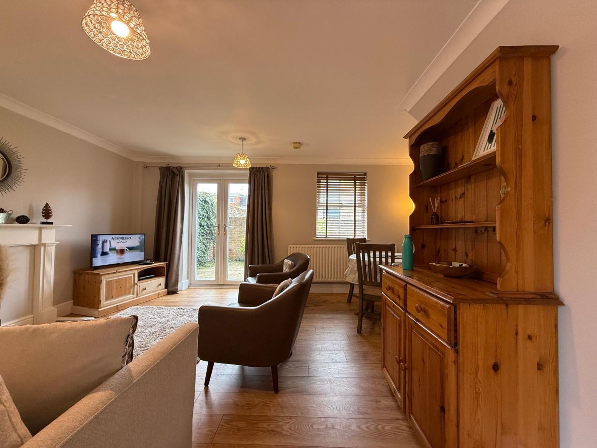 Garfield Place Cosy 2-bedroom With Parking Apartment Windsor