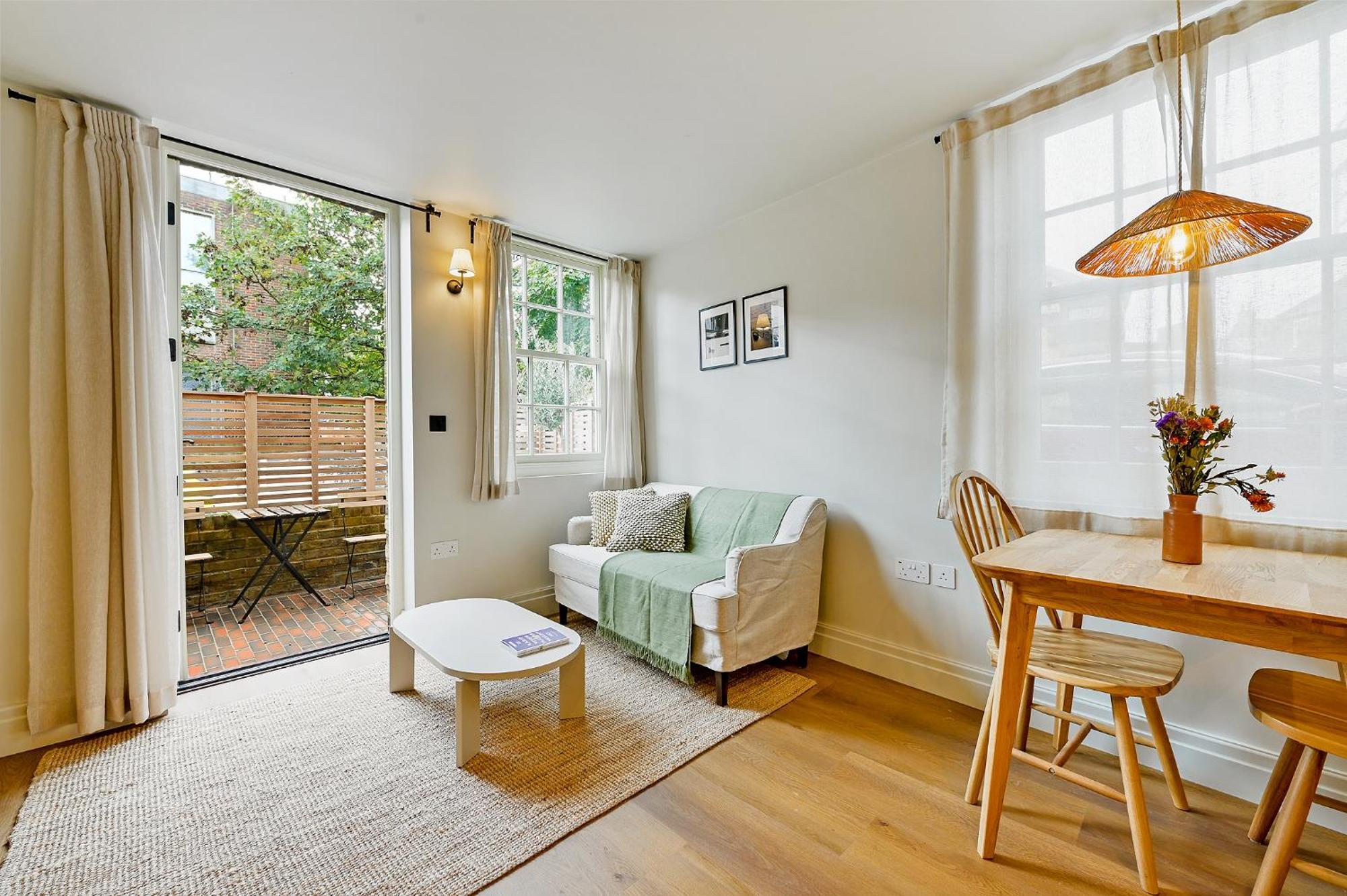 Leworth Apartments, *