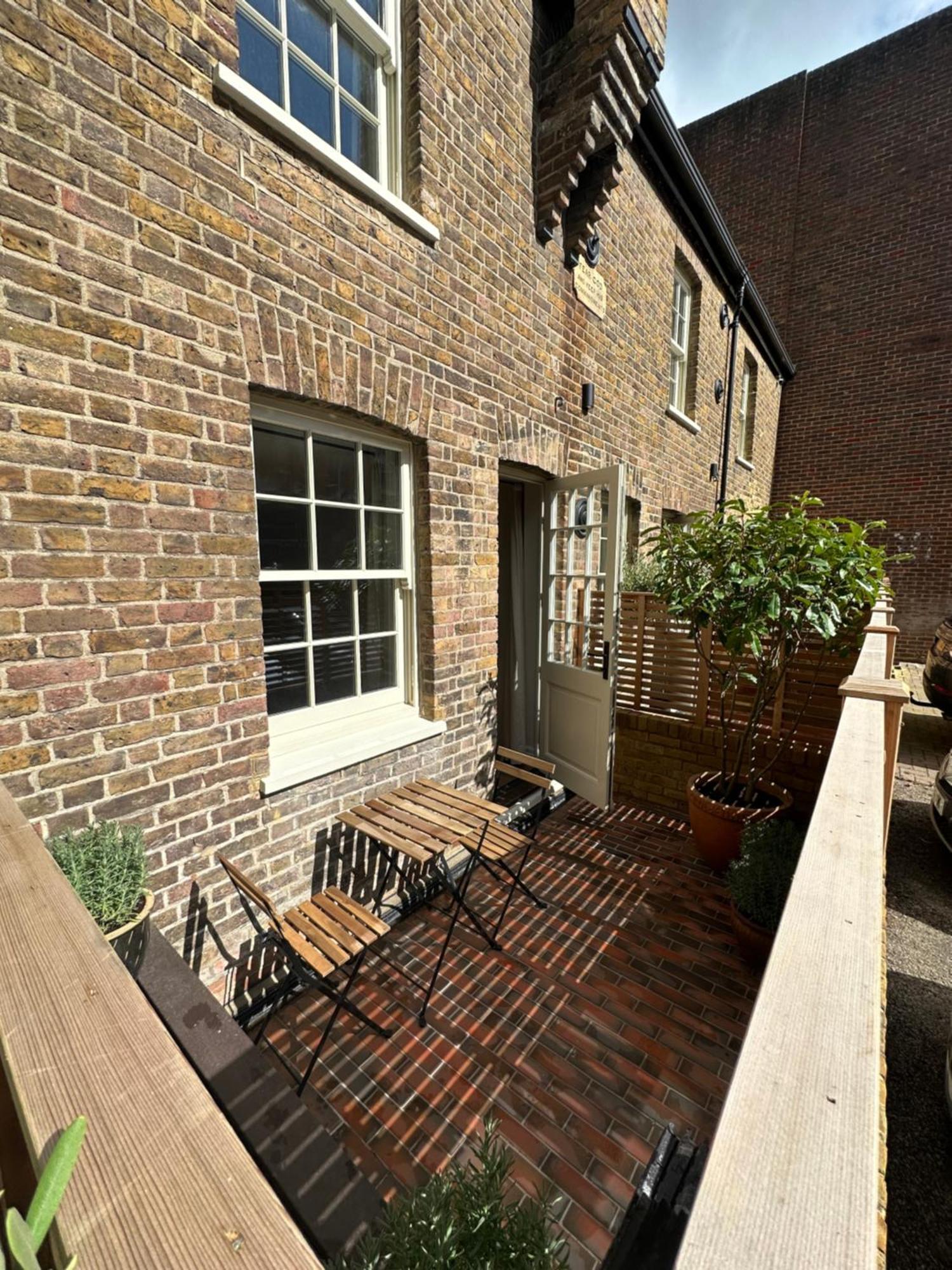 Apartment Leworth Apartments, *