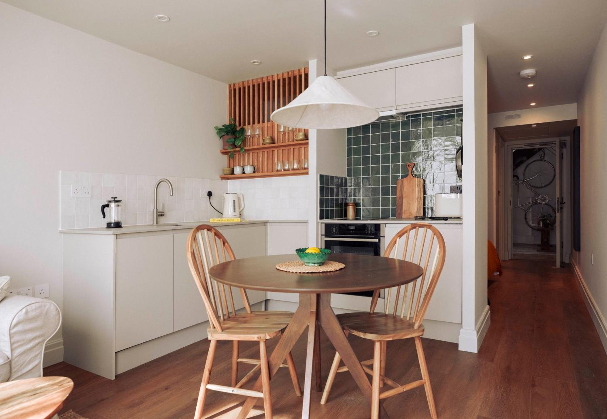 Leworth Apartments, Apartment