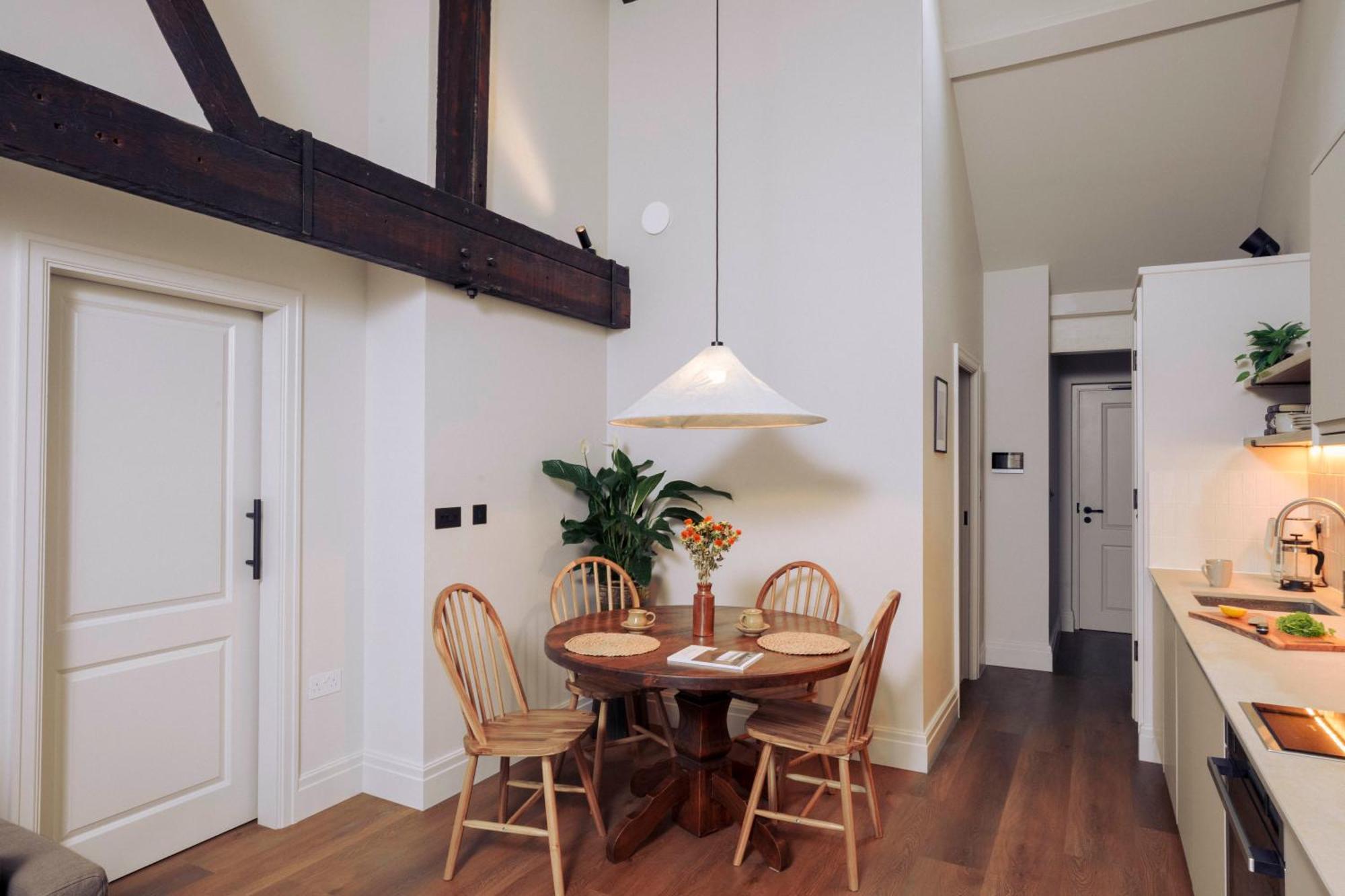 Leworth Apartments, Windsor
