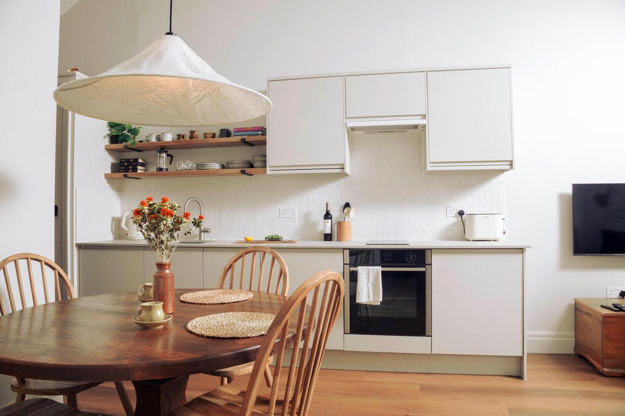 Leworth Apartments, * Windsor