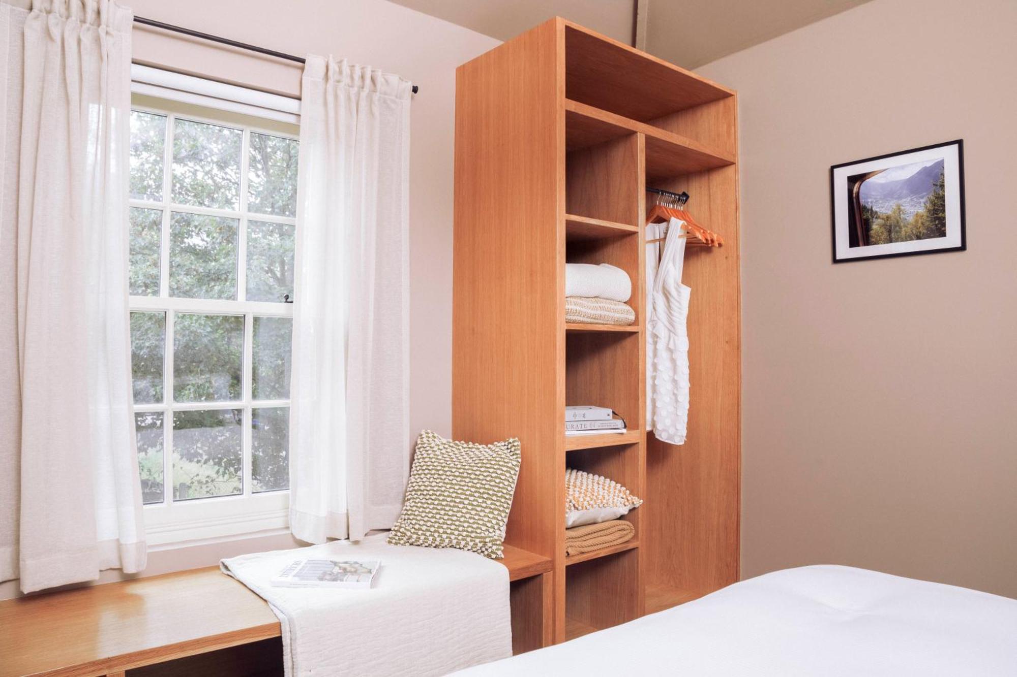 Leworth Apartments, Apartment *