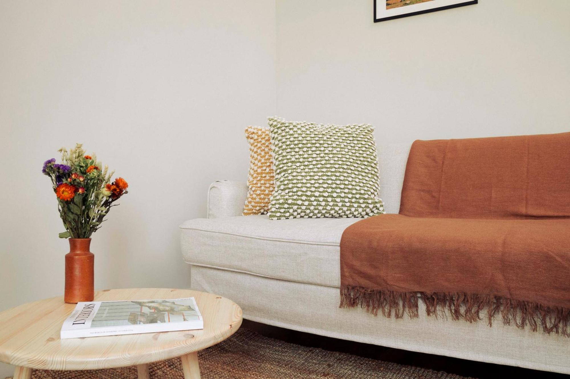 Leworth Apartments, Apartment *