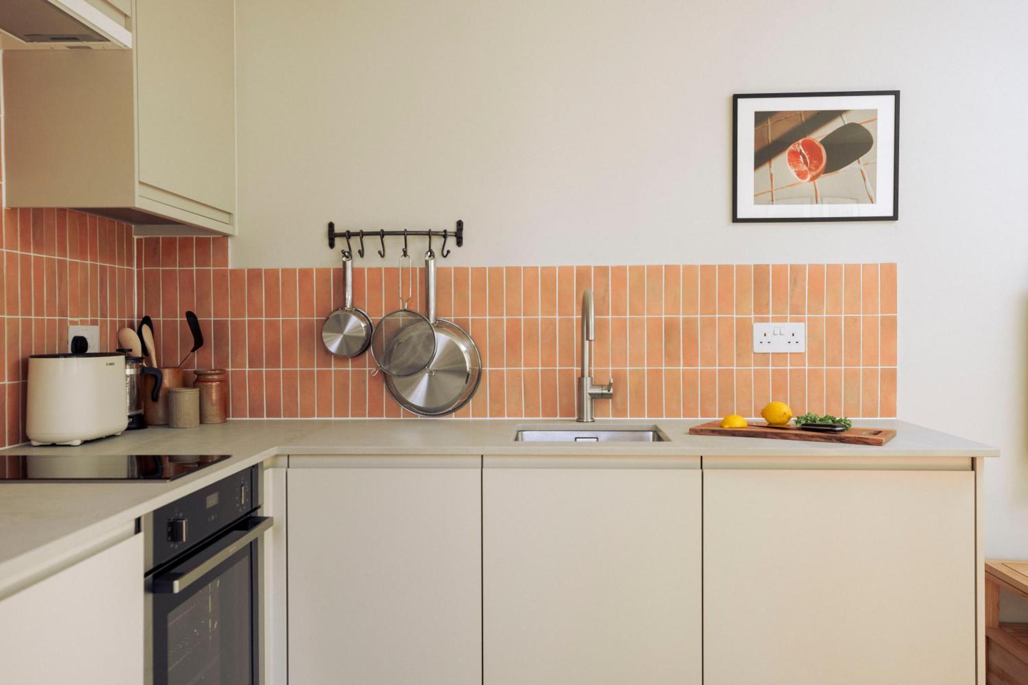 Leworth Apartments, Apartment