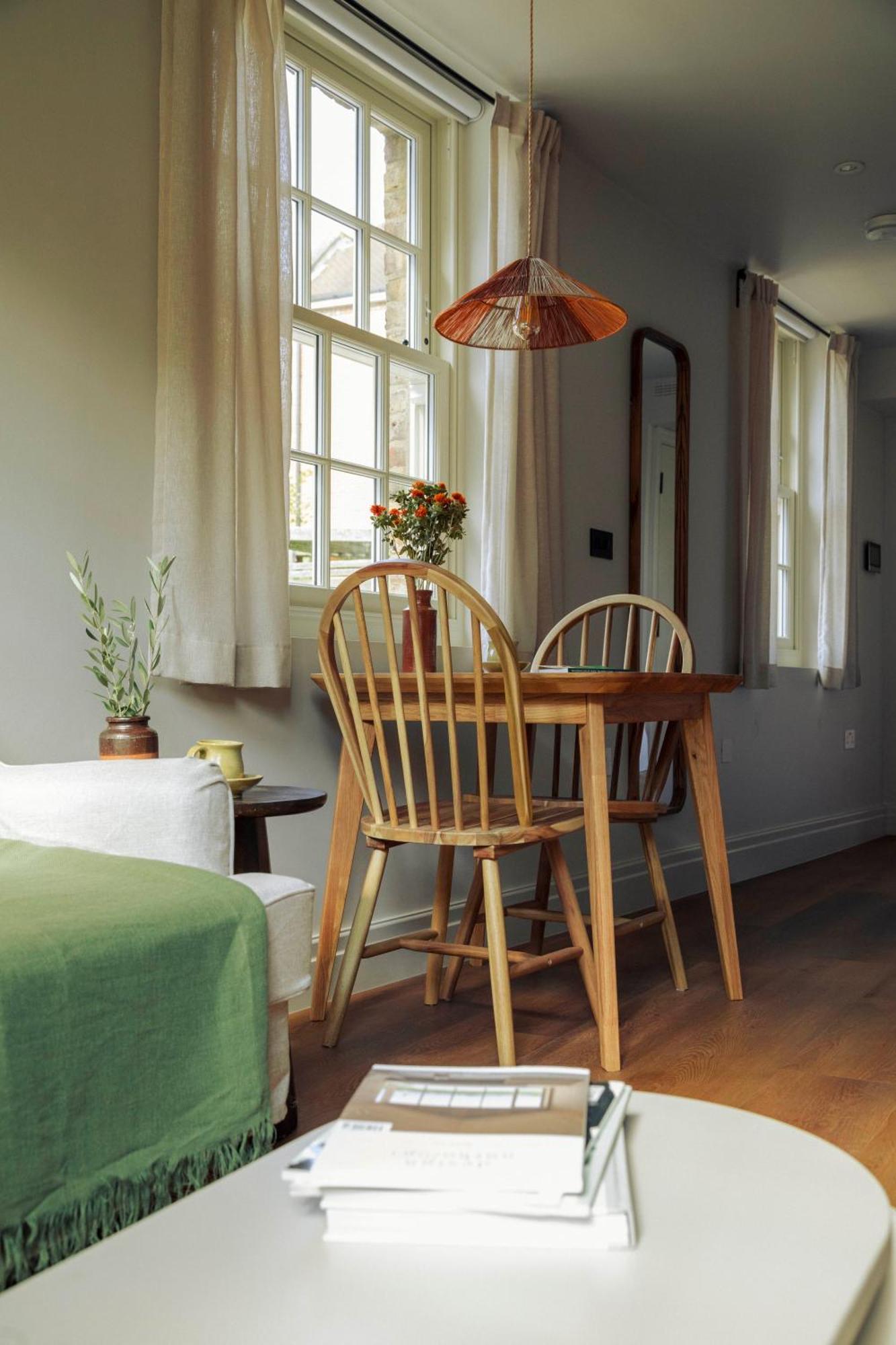 Leworth Apartments, Apartment