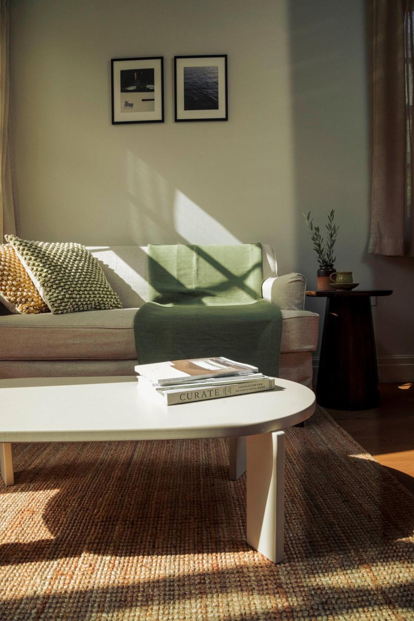 Leworth Apartments, *