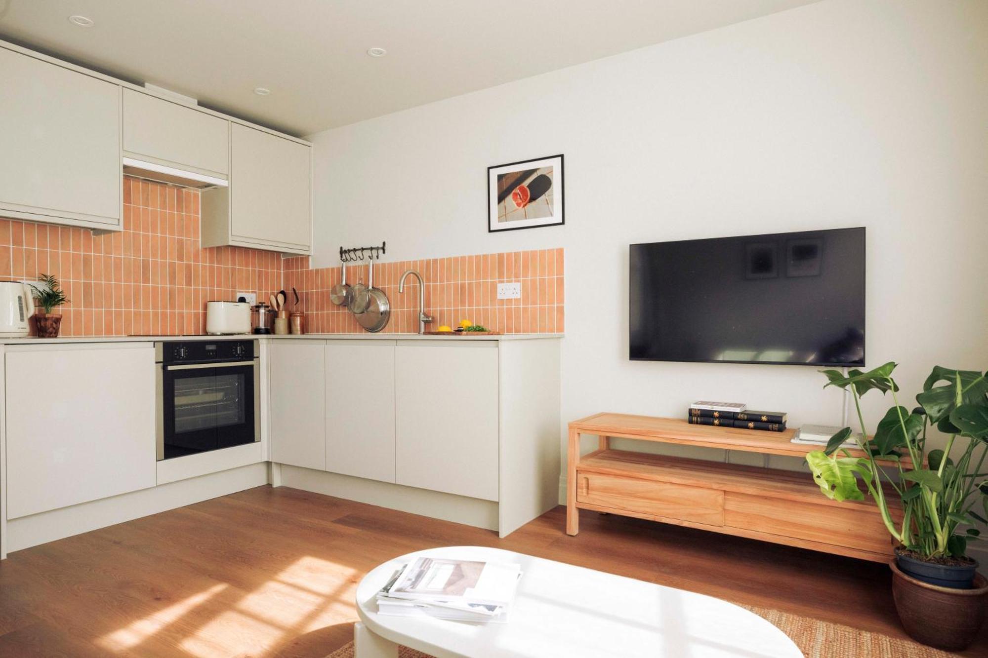 Leworth Apartments, Windsor