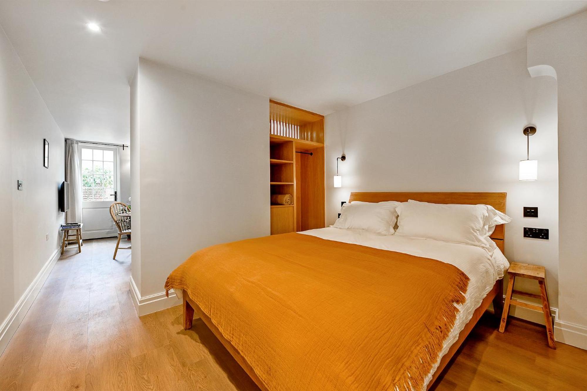 Leworth Apartments, Windsor
