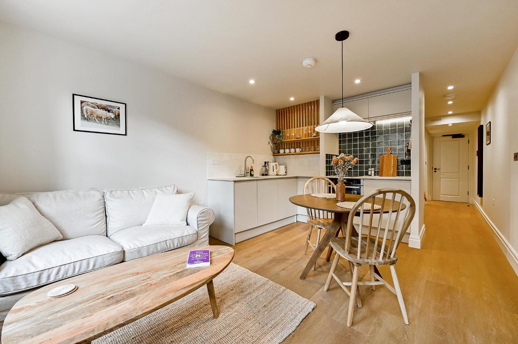 Leworth Apartments, * Windsor