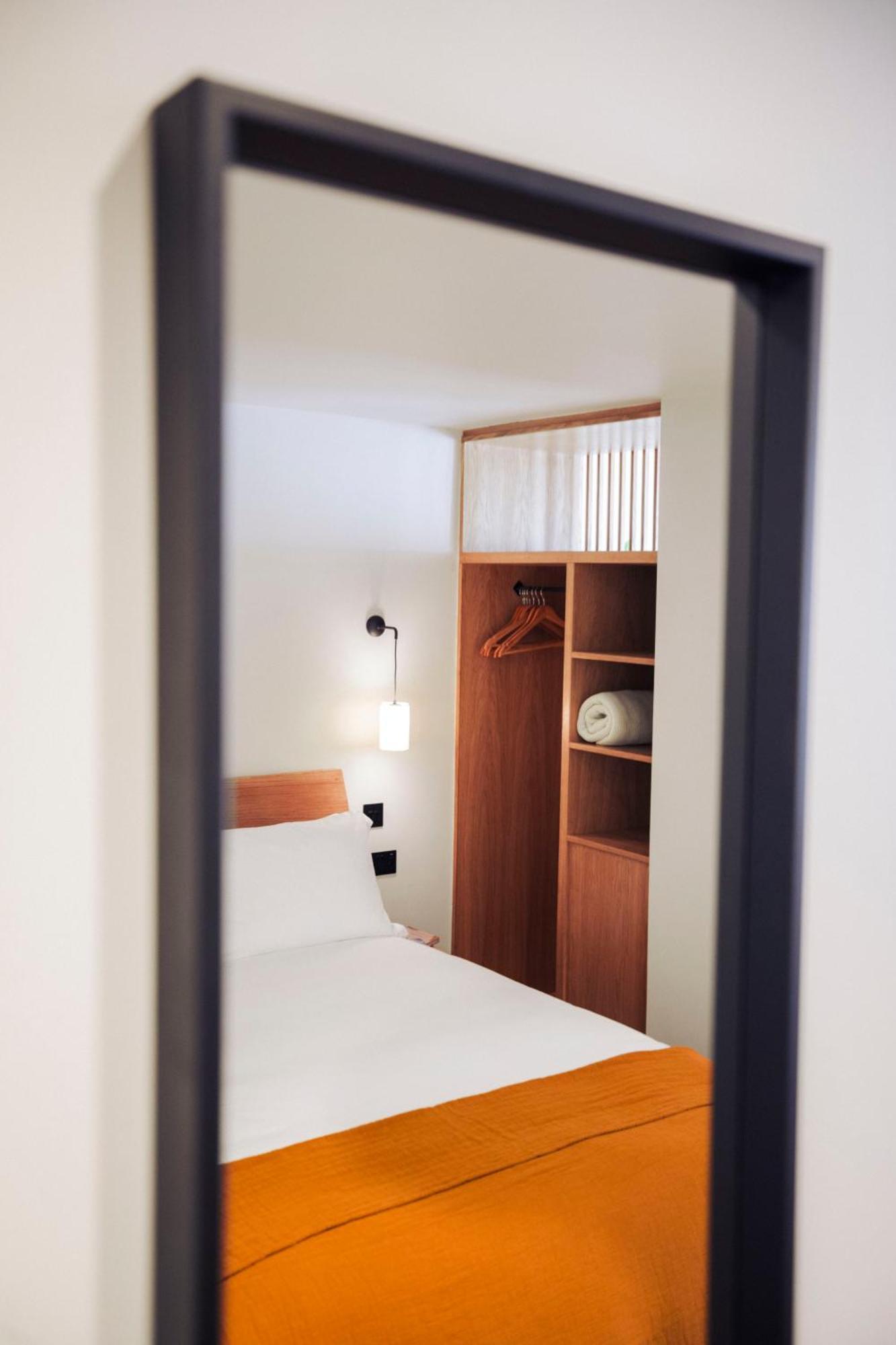 Leworth Apartments,