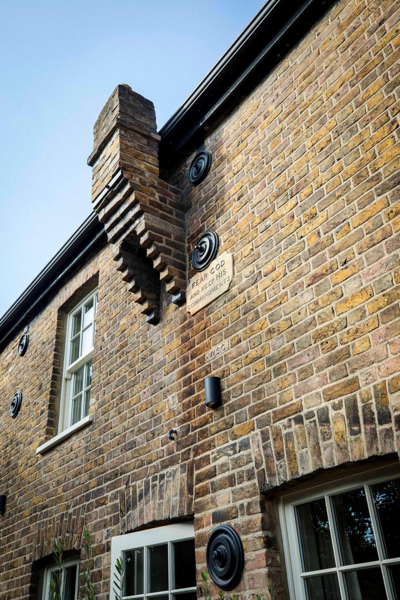 Leworth Apartments, Windsor
