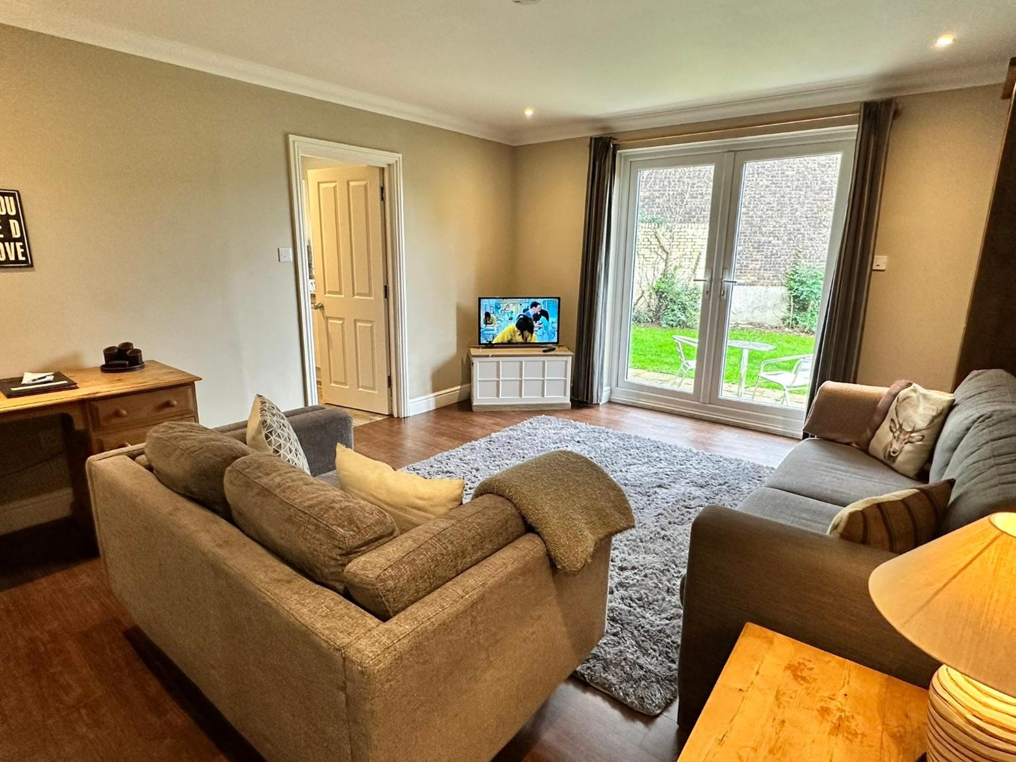 Lord Raglan House One Bedroom With Parking Windsor