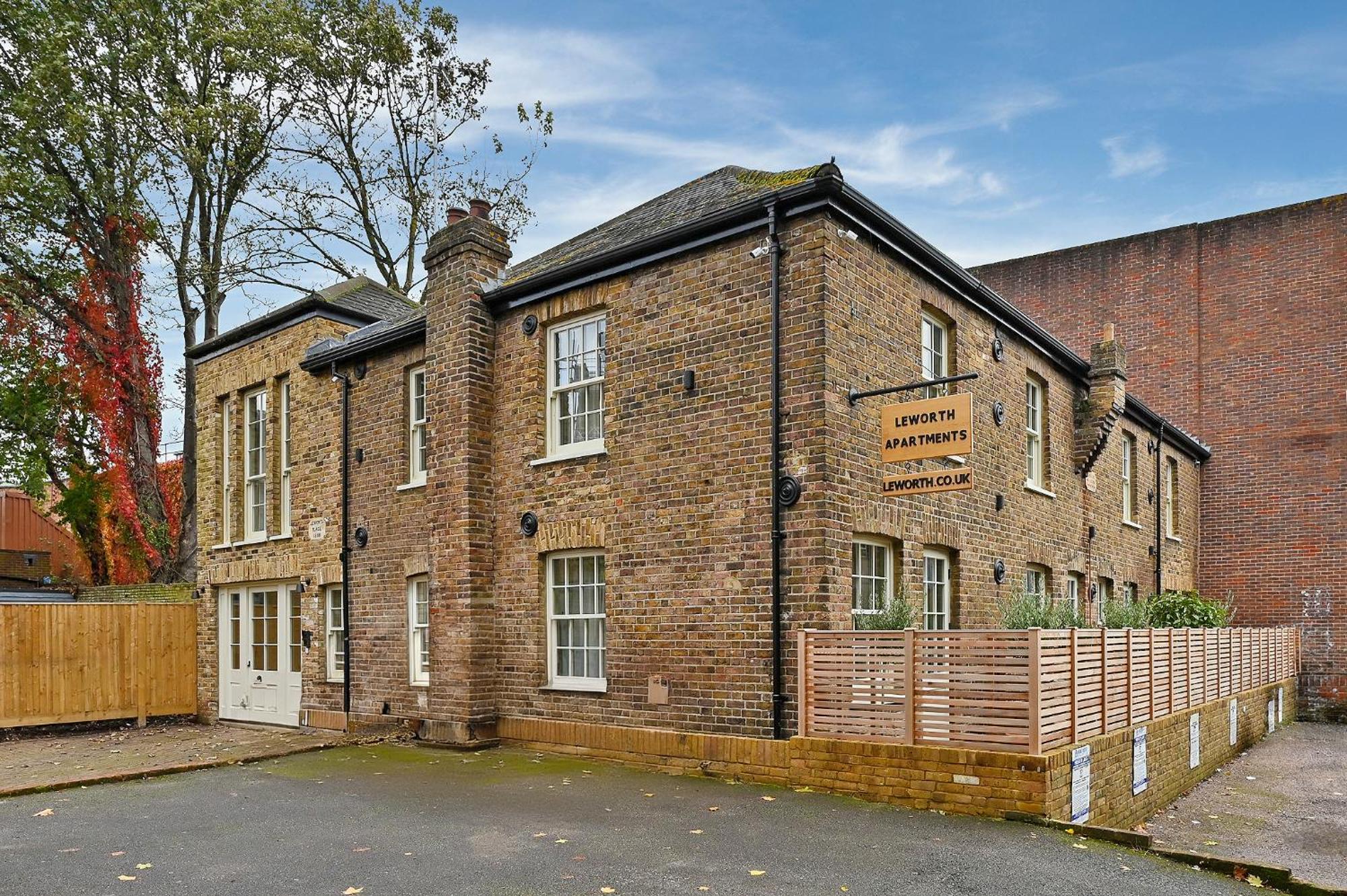 Leworth Apartments, Windsor