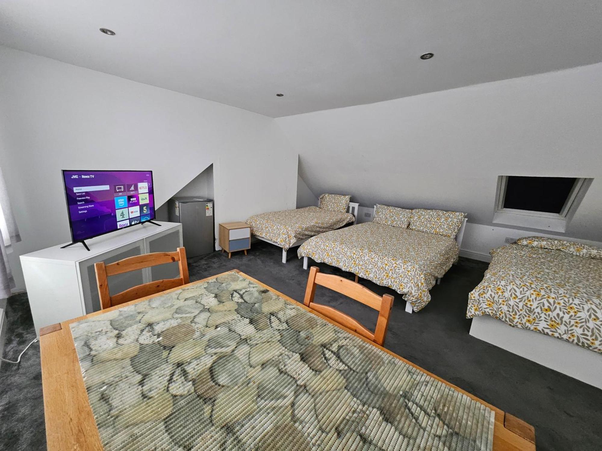 Self Contained Near Attractions! * Windsor