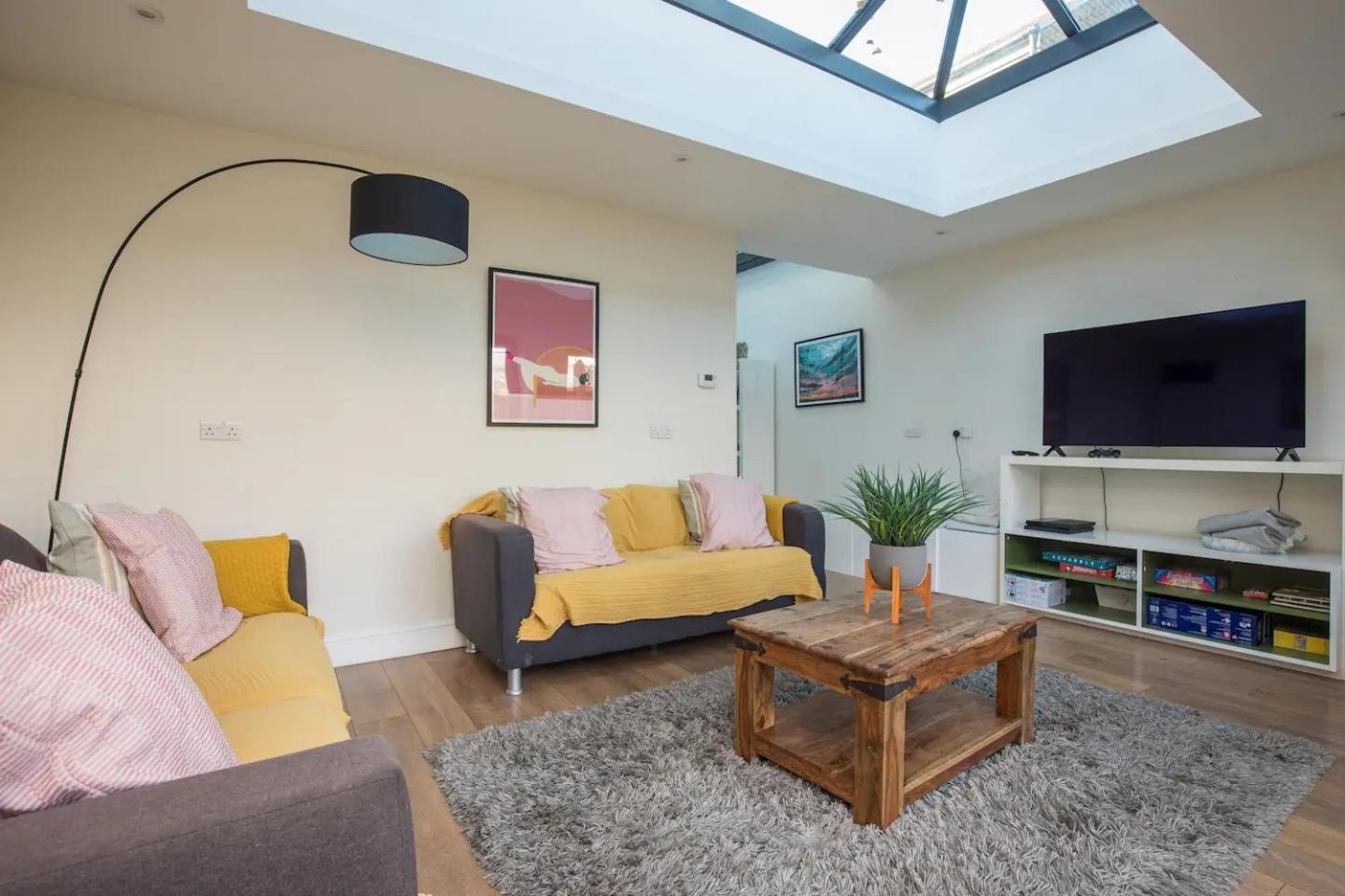 Grand Victorian House, Parking & River Walks Holiday home Windsor