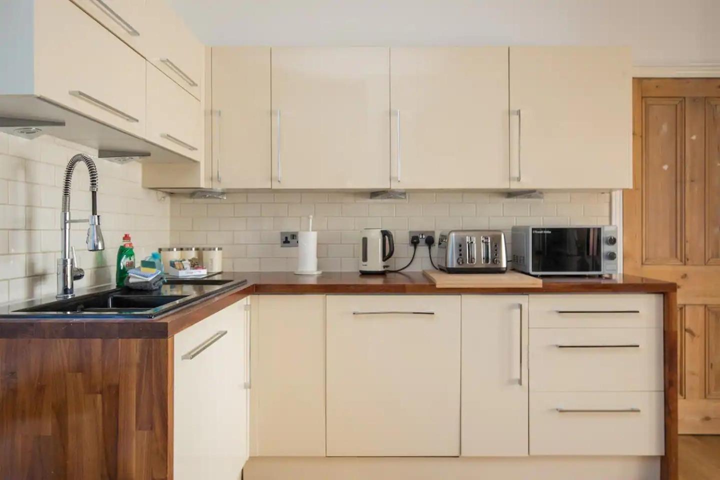 Grand Victorian House, Parking & River Walks * Windsor